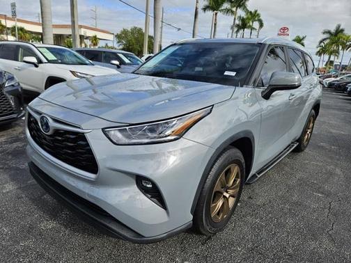 2023 Toyota Highlander Hybrid XLE