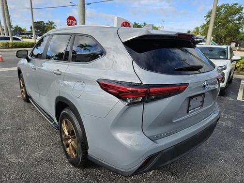 2023 Toyota Highlander Hybrid XLE