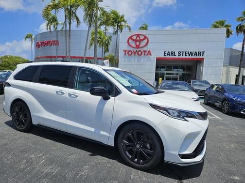 2023 Toyota Sienna XSE 7 Passenger