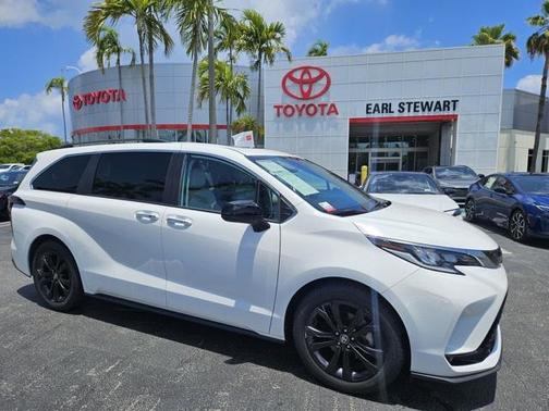 2023 Toyota Sienna XSE 7 Passenger