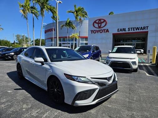 2024 Toyota Camry Hybrid SE