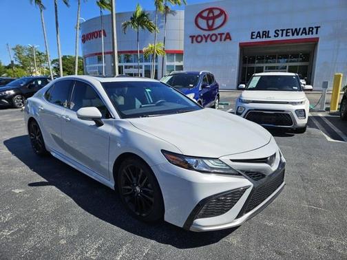 2024 Toyota Camry Hybrid SE