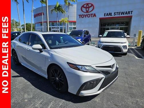 2024 Toyota Camry Hybrid SE