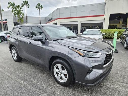 2022 Toyota Highlander LE