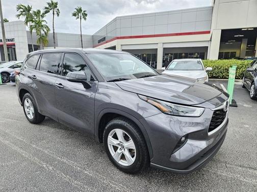 2022 Toyota Highlander LE