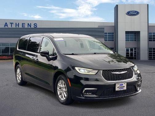 Brilliant Black Clearcoat 2023 Chrysler Pacifica TOURING L