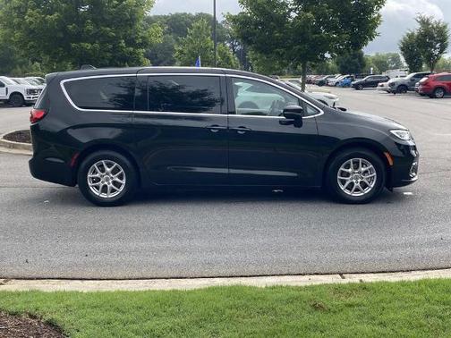 Brilliant Black Clearcoat 2023 Chrysler Pacifica TOURING L
