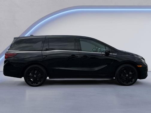 Crystal Black Pearl 2025 Honda Odyssey