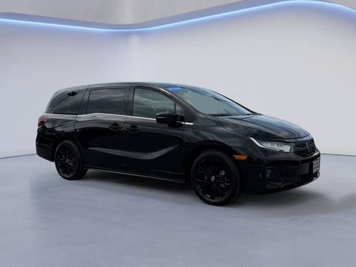 Crystal Black Pearl 2025 Honda Odyssey