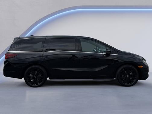 Crystal Black Pearl 2025 Honda Odyssey