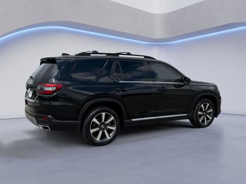 Crystal Black Pearl 2023 Honda Pilot