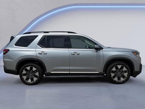 Solar Silver Metallic 2026 Honda Pilot