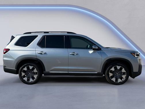 Solar Silver Metallic 2026 Honda Pilot