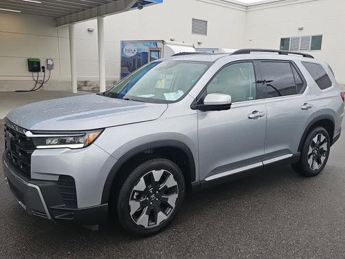 Solar Silver Metallic 2026 Honda Pilot