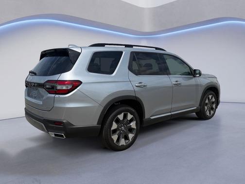 Solar Silver Metallic 2026 Honda Pilot