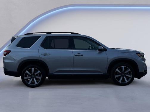 Lunar Silver Metallic 2025 Honda Pilot