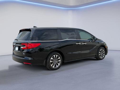 Crystal Black Pearl 2024 Honda Odyssey