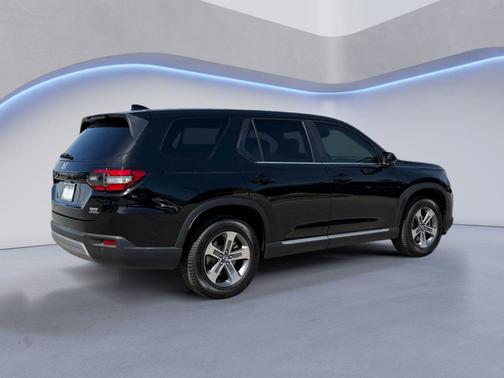 Crystal Black Pearl 2023 Honda Pilot