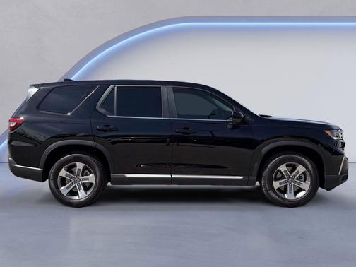 Crystal Black Pearl 2023 Honda Pilot