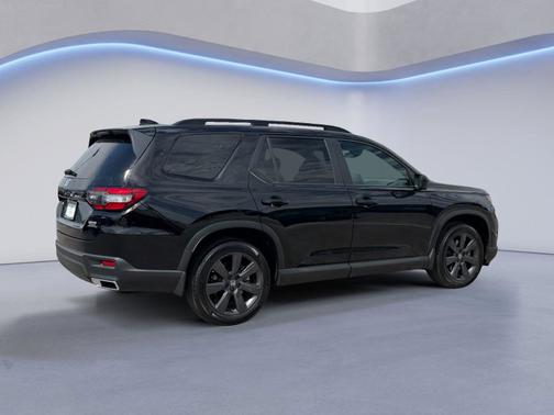 Crystal Black Pearl 2025 Honda Pilot