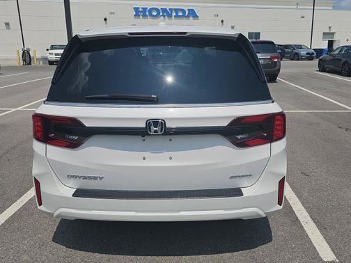 Platinum White Pearl 2025 Honda Odyssey