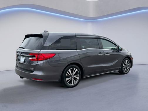 Modern Steel Metallic 2024 Honda Odyssey