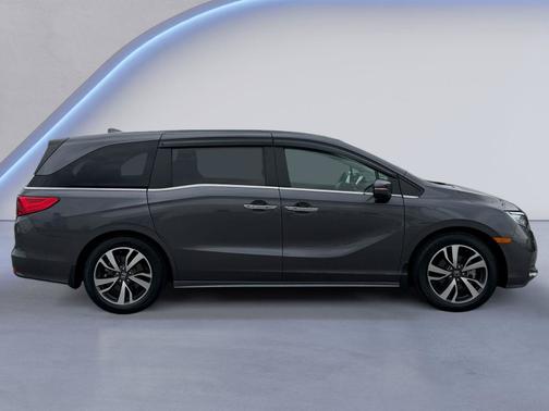 Modern Steel Metallic 2024 Honda Odyssey