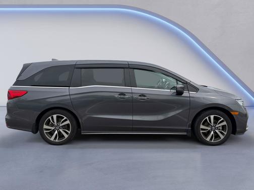 Modern Steel Metallic 2024 Honda Odyssey