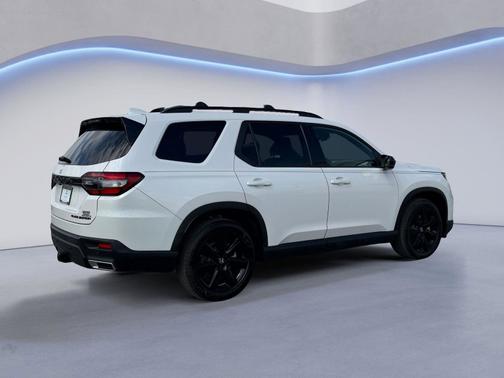 Platinum White Pearl 2025 Honda Pilot