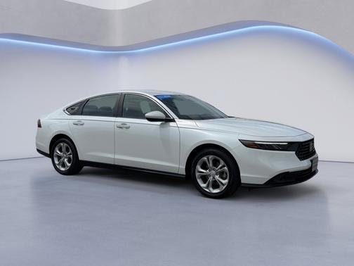 Platinum White Pearl 2024 Honda Accord