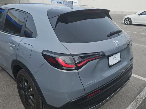 Urban Gray Pearl 2024 Honda HR-V