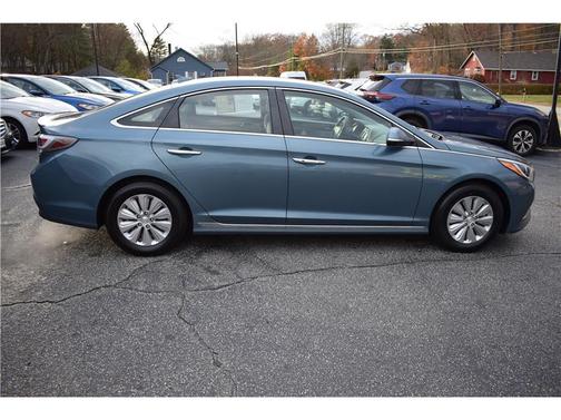 2016 Hyundai SONATA Hybrid SE