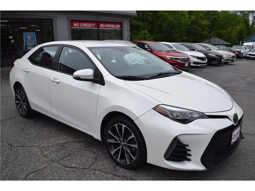 White 2018 Toyota Corolla SE