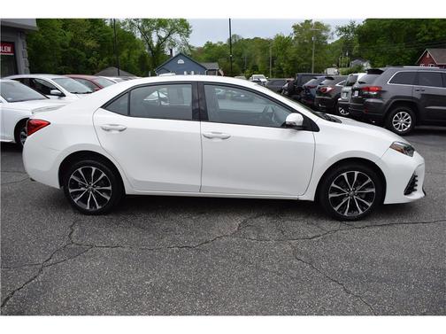 White 2018 Toyota Corolla SE