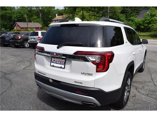 White 2023 GMC Acadia AWD SLT