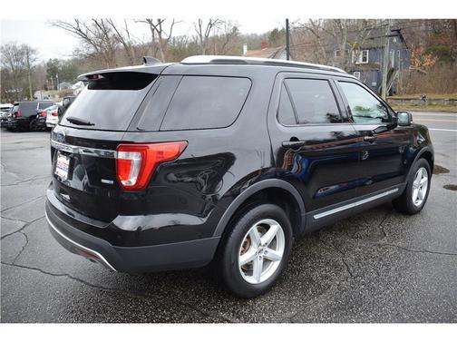 Black 2017 Ford Explorer sport