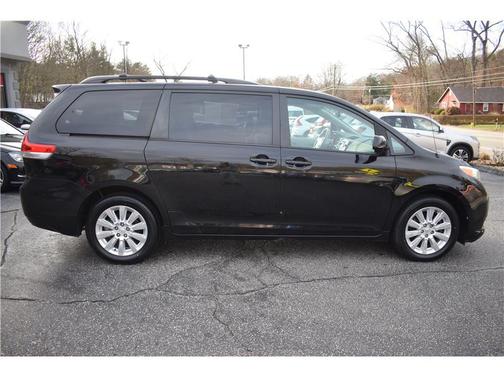 2011 Toyota Sienna LE
