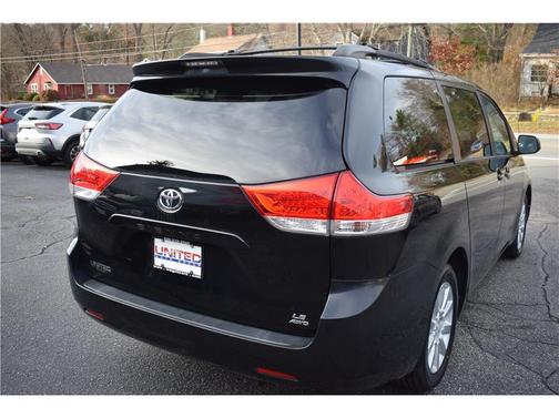 2011 Toyota Sienna LE