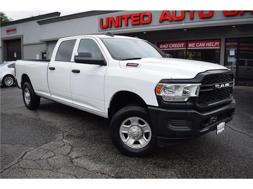 Bright White Clearcoat 2022 RAM 3500 Tradesman Crew Cab 4x4 8' Box