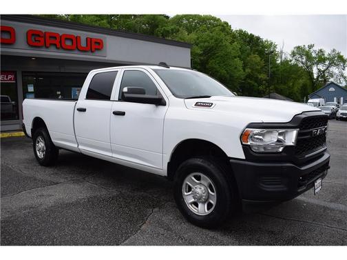 Bright White Clearcoat 2022 RAM 3500 Tradesman Crew Cab 4x4 8' Box