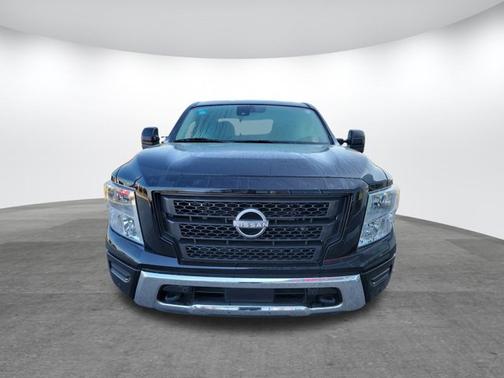 2023 Nissan Titan SV