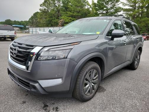 2023 Nissan Pathfinder SV