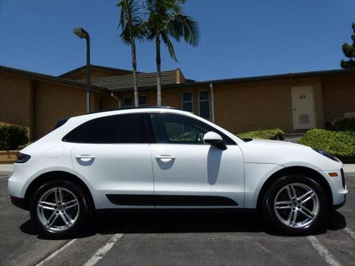 2021 Porsche Macan Base