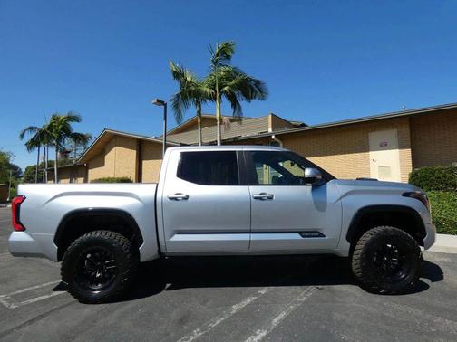 2024 Toyota Tundra Hybrid Platinum