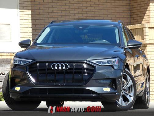 Manhattan Gray Metallic 2021 Audi e-tron Premium