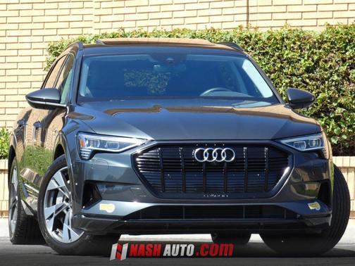 Manhattan Gray Metallic 2021 Audi e-tron Premium