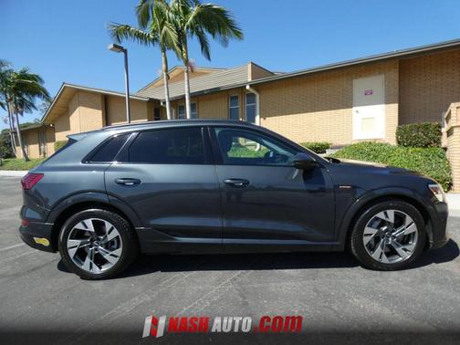 Manhattan Gray Metallic 2021 Audi e-tron Premium