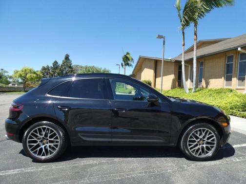 Black 2018 Porsche Macan Macan Sport Edition