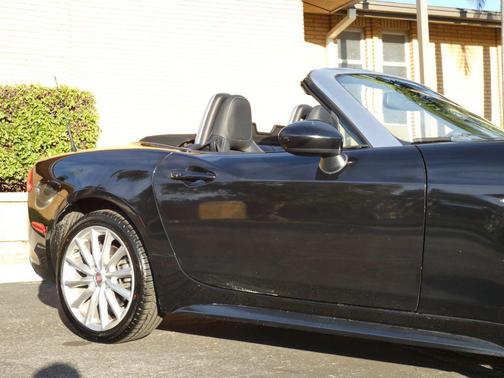 2017 FIAT 124 Spider Base