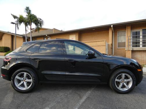 2018 Porsche Macan Sport Utility 4D